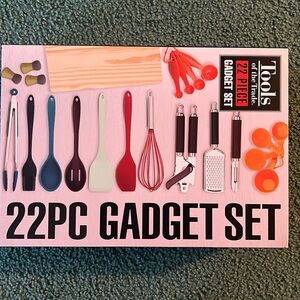 22 piece Tools of the Trade kitchen gadget set